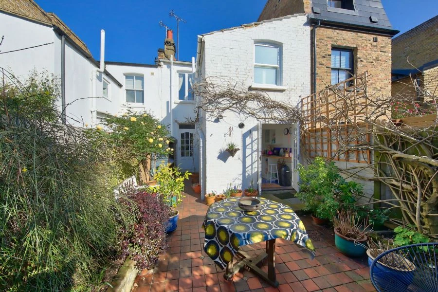 2 bedrooms house, 9 Dalby Road Wandsworth
