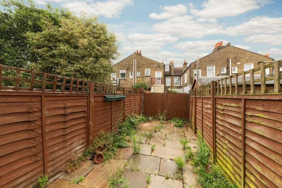 2 bedrooms flat, 66 College Road Colliers Wood London