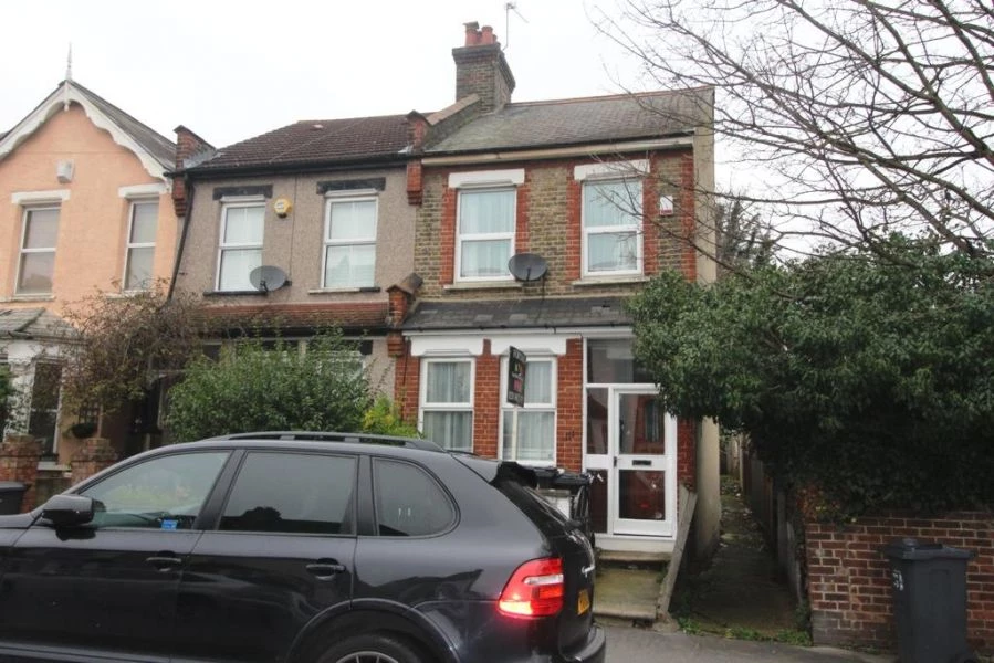 2 bedrooms house, 111 Crowther Road South Norwood London
