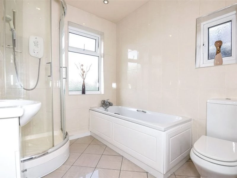 3 bedrooms house, 17 Hamilton Road Hayes Middlesex