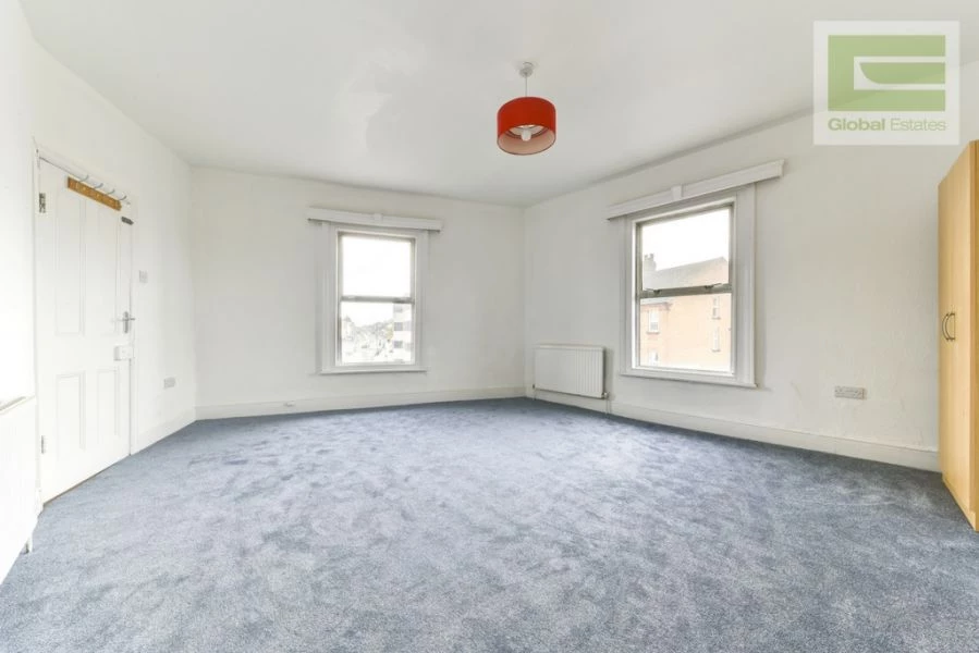 4 bedrooms flat, 239a Mitcham Road Tooting London