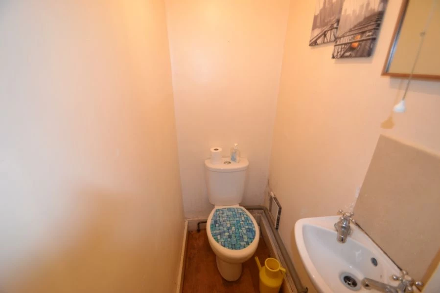 3 bedrooms house, 5 Southchurch Rd East Ham London