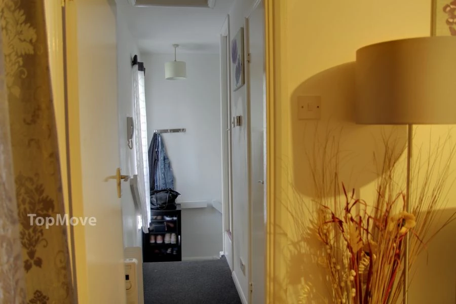 1 bedroom studio, 14 Shinners Close South Norwood Croydon Surrey