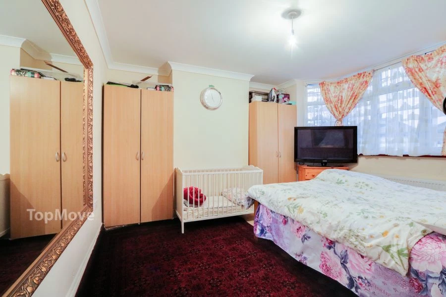 3 bedrooms house, 19 Norbury Avenue Thornton Heath Croydon Surrey