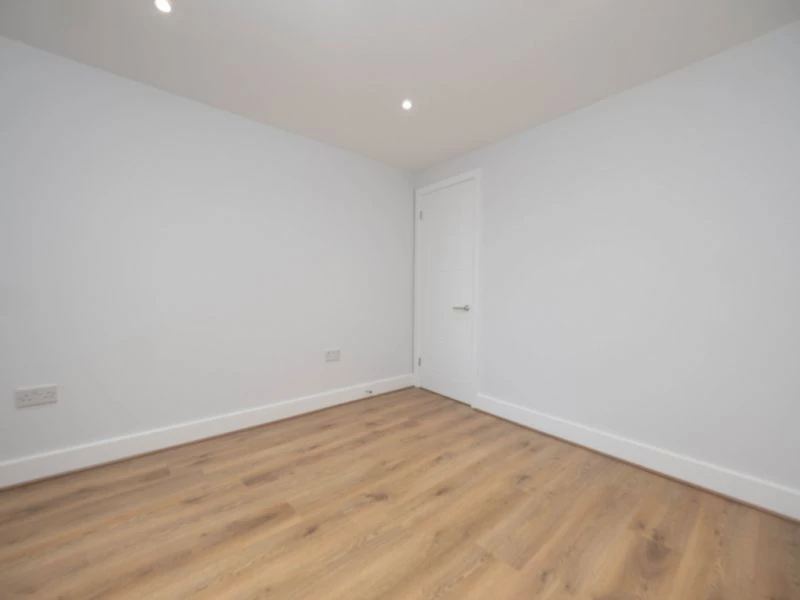 3 bedrooms flat, 53 Flat 1 Clifford Road South Norwood London