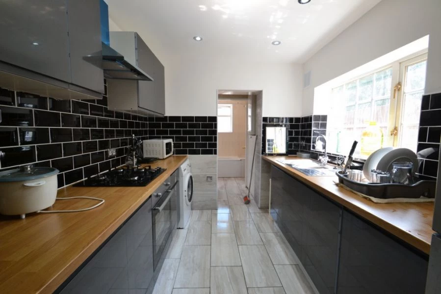 3 bedrooms house, 274 Odessa Road Forest Gate London
