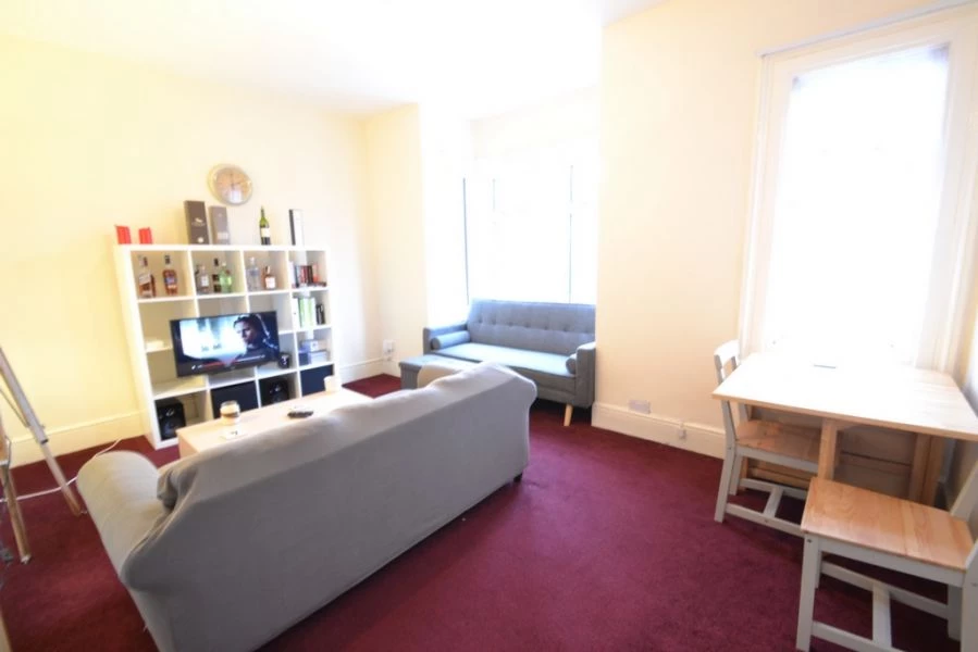 2 bedrooms flat, 79 Rochester Ave Upton Park London