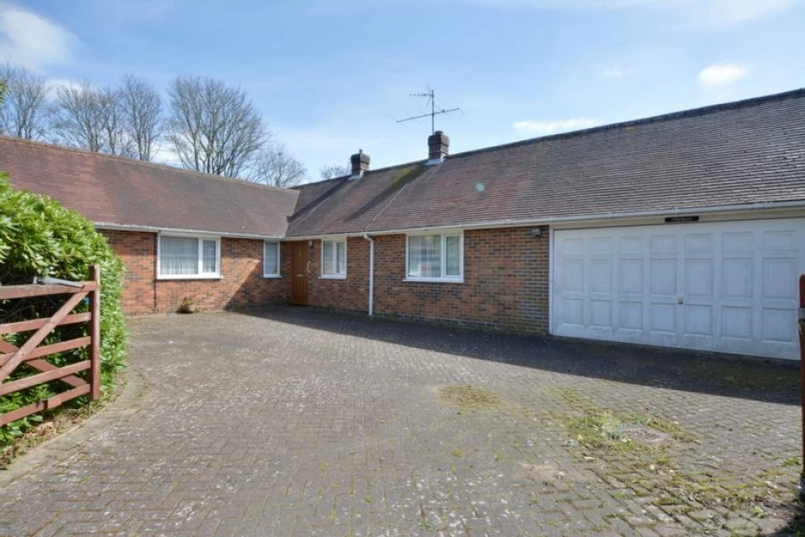 4 bedrooms bungalow, Station Road Crawley Down Crawley West Sussex
