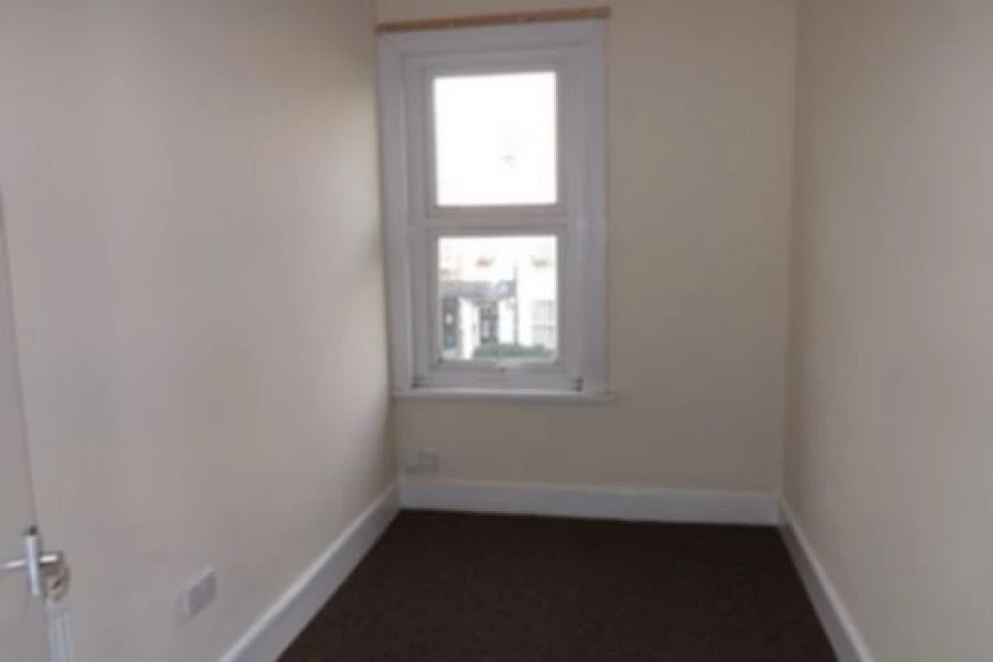 2 bedrooms flat, 56 Flat 2 Whitworth Road South Norwood London