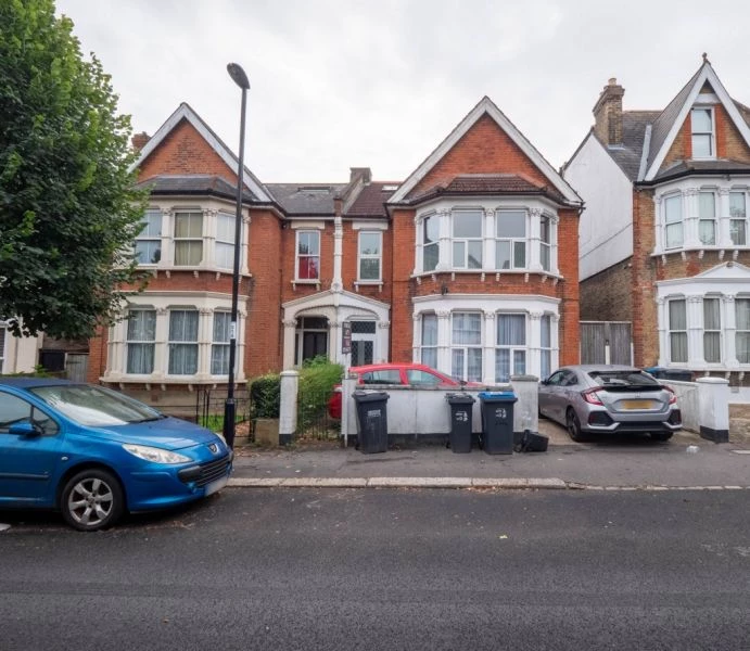 5 bedrooms house, 38 Whitworth Road South Norwood London