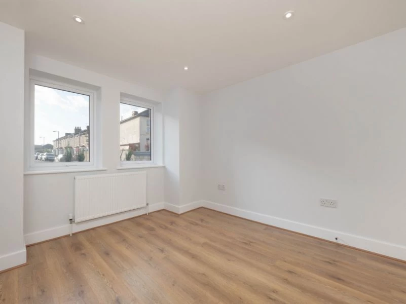 3 bedrooms flat, 53 Flat 1 Clifford Road South Norwood London