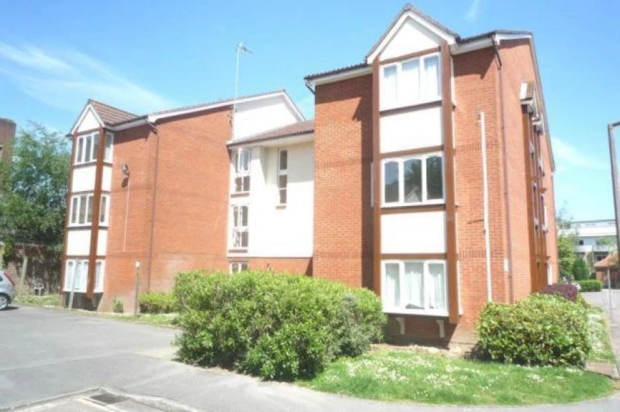2 bedrooms apartment, 63 Maunsell Park Three Bridges Crawley West Sussex