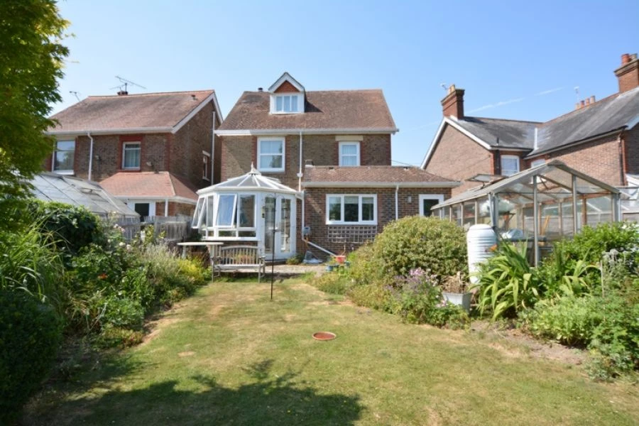 4 bedrooms detached, 100 Malthouse Road Southgate Crawley West Sussex