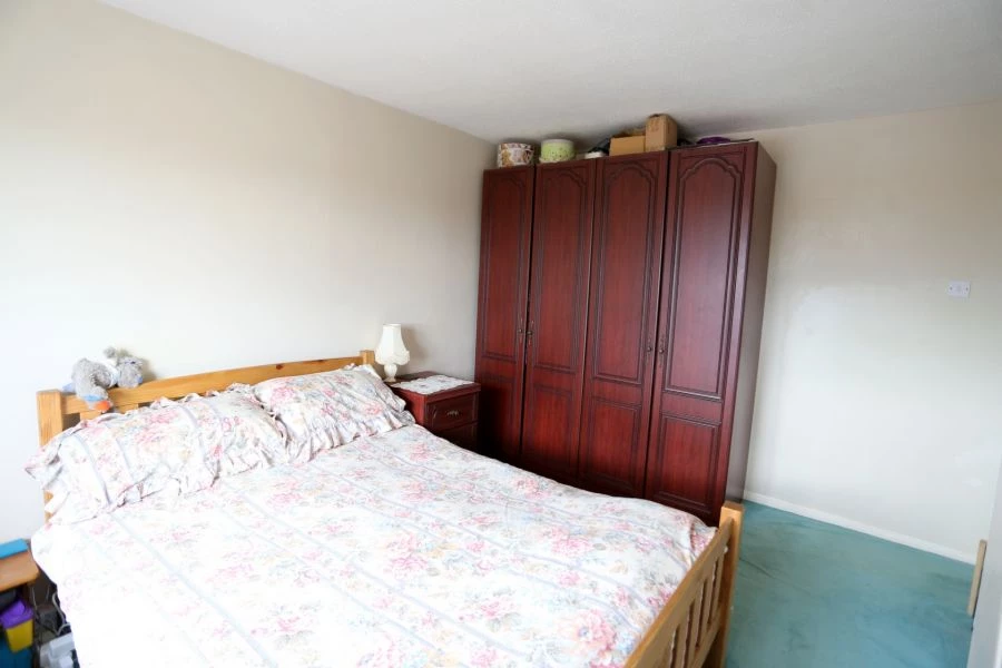 3 bedrooms semi detached, 81 Souldern Way Meir Hay Stoke on Trent