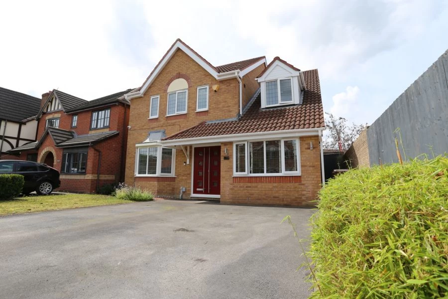 4 bedrooms detached, 55 Hampshire Crescent Lightwood Stoke on Trent Staffordshire
