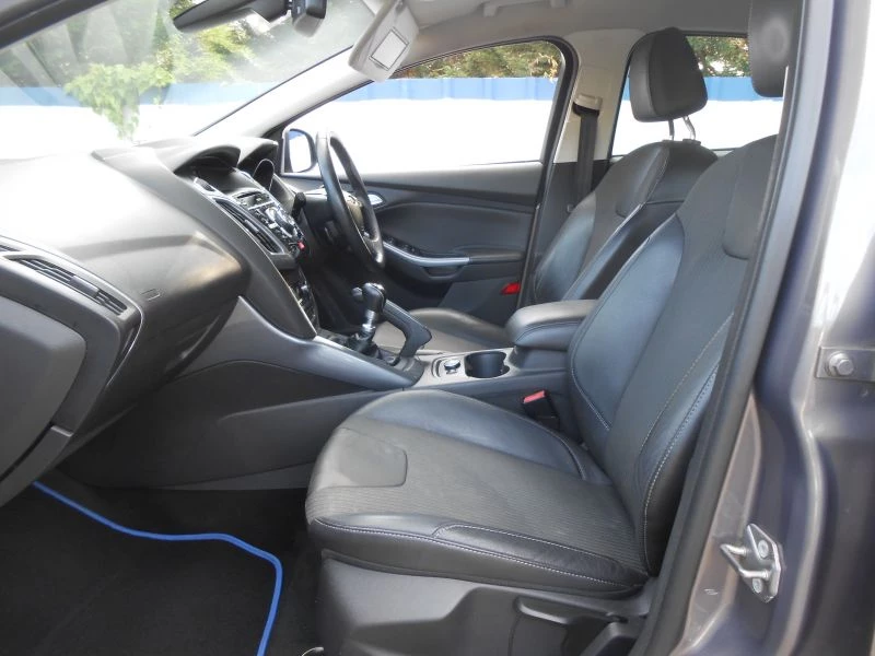 Ford Focus TITANIUM X 1.6 PETROL 5-Door 2012