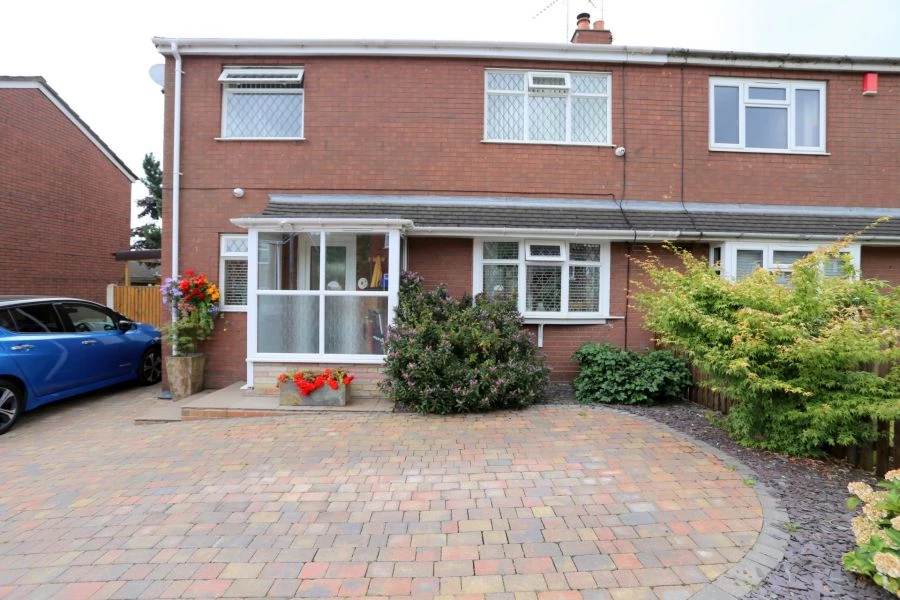 3 bedrooms semi detached, 8 Settle Grove Meir Stoke on Trent Staffordshire