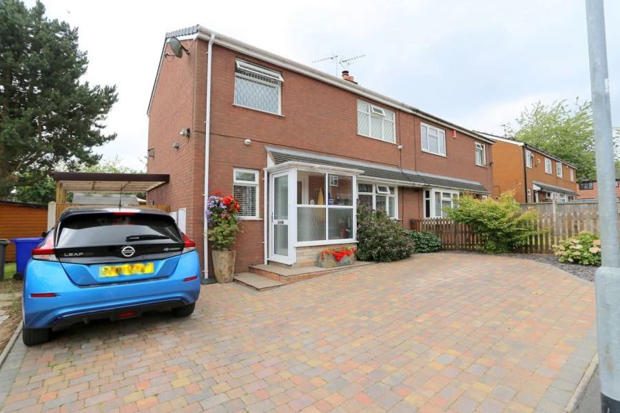 3 bedrooms semi detached, 8 Settle Grove Meir Stoke on Trent Staffordshire