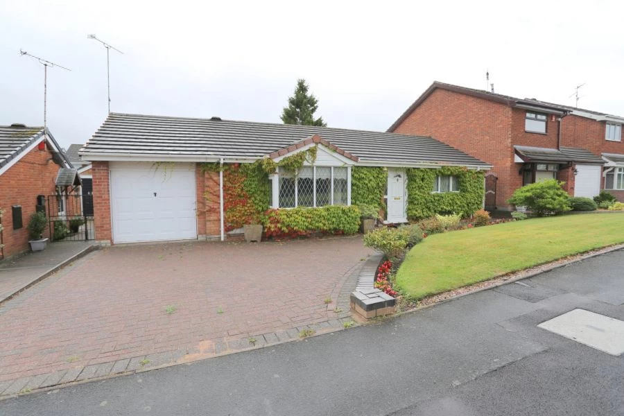 3 bedrooms bungalow, 15 Swanage Close Meir Park Stoke on Trent Staffordshire