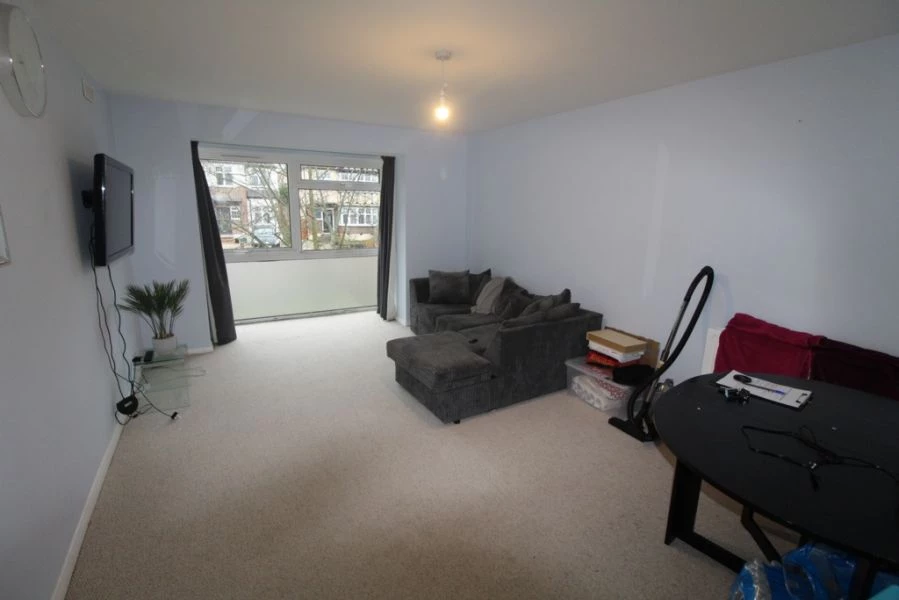 1 bedroom flat, 24 10 Lancaster Road South Norwood London