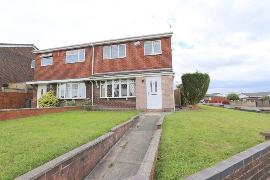 3 bedrooms semi detached, 2 Huxley Place Meir Hay Stoke on Trent Staffordshire