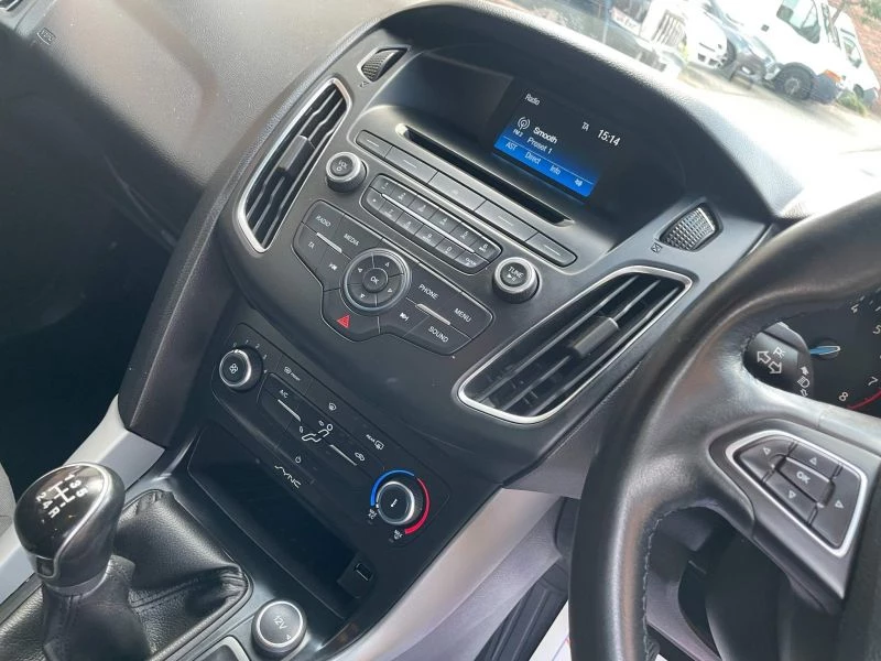 Ford Focus 1.0 EcoBoost Zetec 5dr 2015