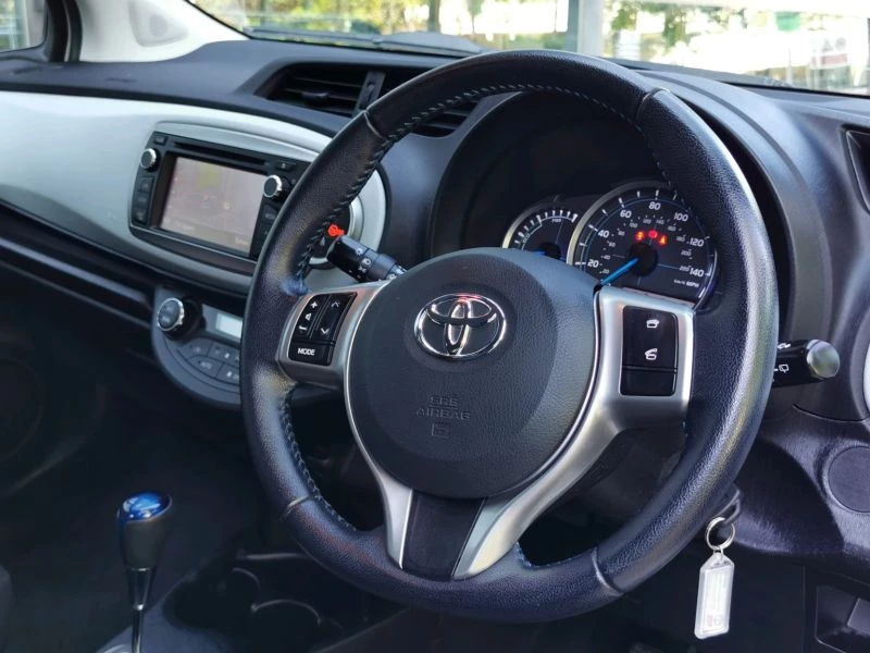 Toyota Yaris 1.5 VVT-i Hybrid T4 5dr CVT 2013