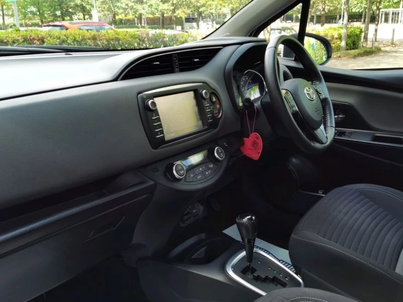 Toyota Yaris 1.5 Hybrid Icon Tech 5dr CVT 2017