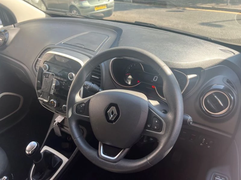 Renault Captur PLAY TCE 5-Door 2019