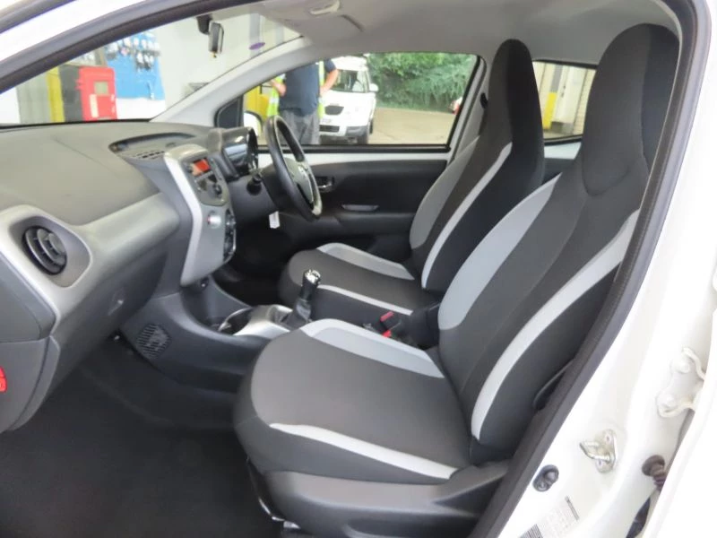 Toyota Aygo VVT-I X-PLAY 5-Door 2016