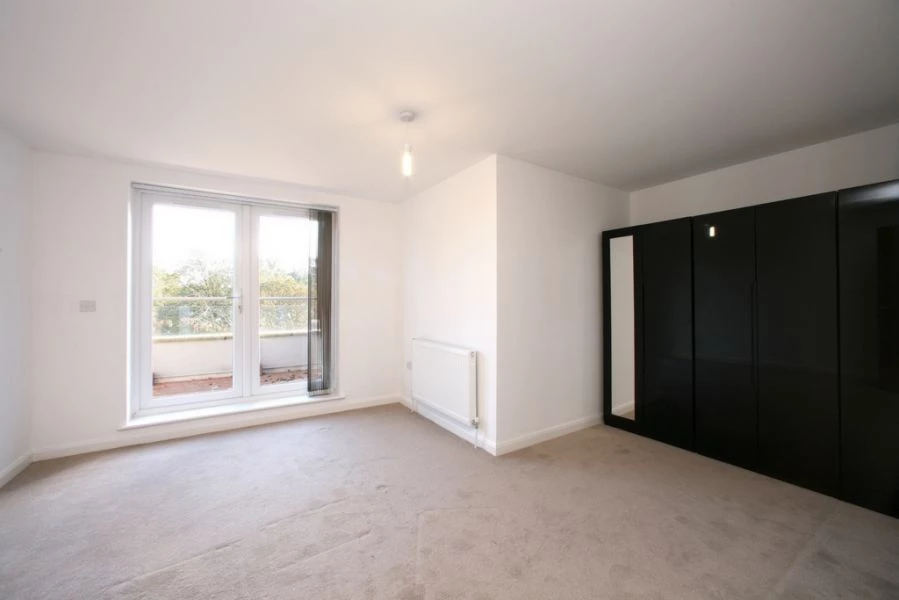 2 bedrooms penthouse, 28 Flat 13 Arcadia Avenue Finchley Central London