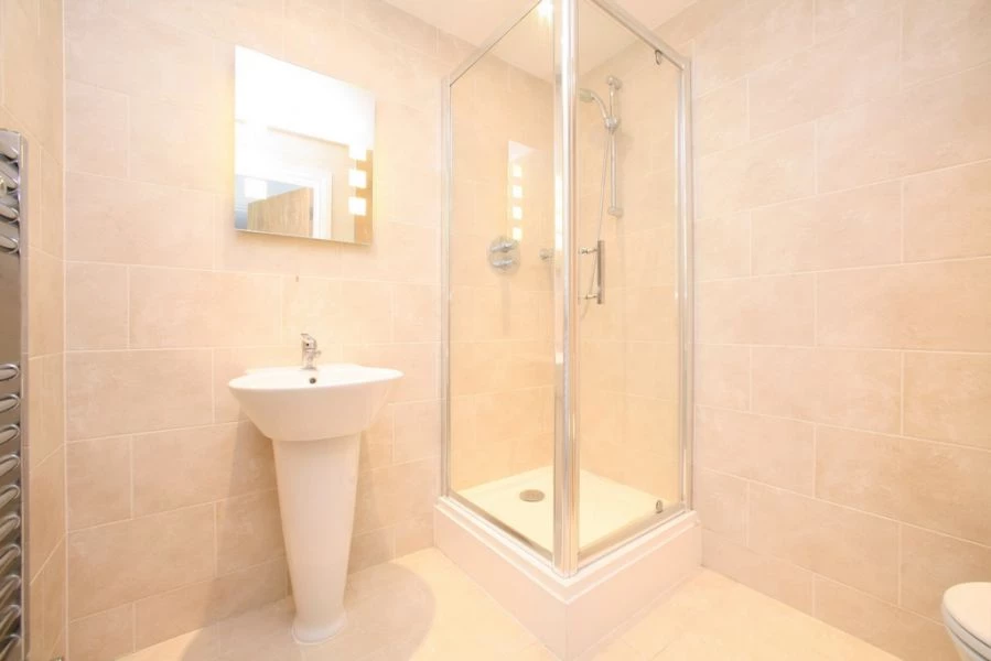 2 bedrooms penthouse, 28 Flat 14 Arcadia Avenue Finchley Central London