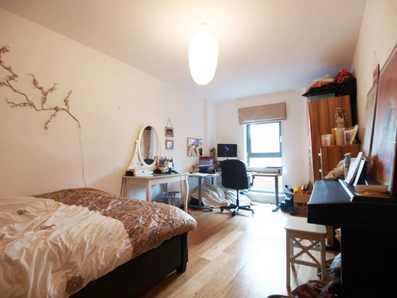 3 bedrooms flat, 376 Flat 1 Seven Sisters Road Finsbury Park London