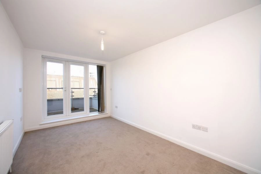 2 bedrooms penthouse, 28 Flat 14 Arcadia Avenue Finchley Central London