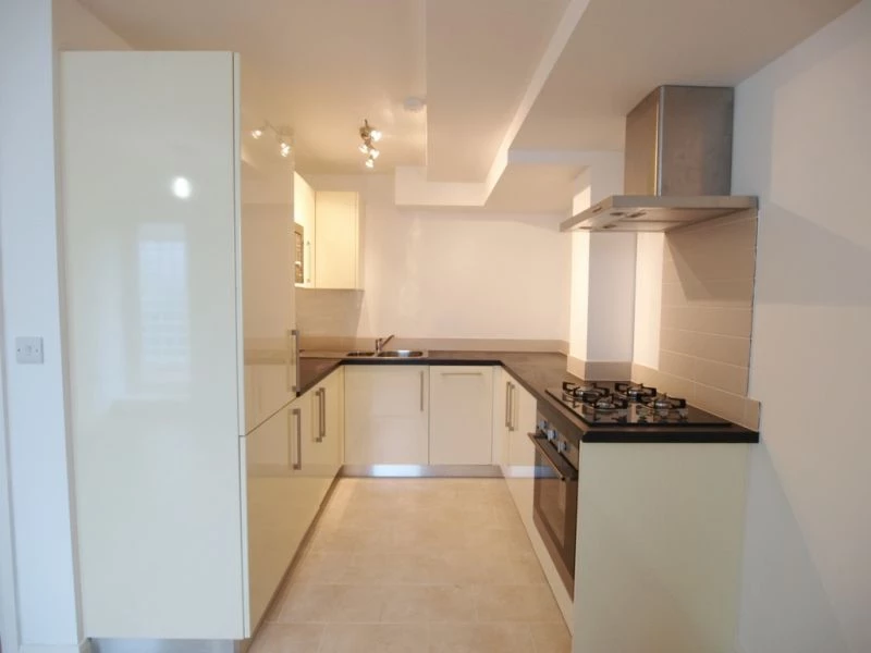 2 bedrooms flat, 28 Flat 4 Arcadia Avenue Finchley Central London
