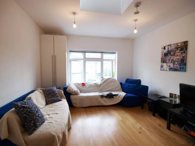1 bedroom flat, 84 Flat B High Road East Finchley London