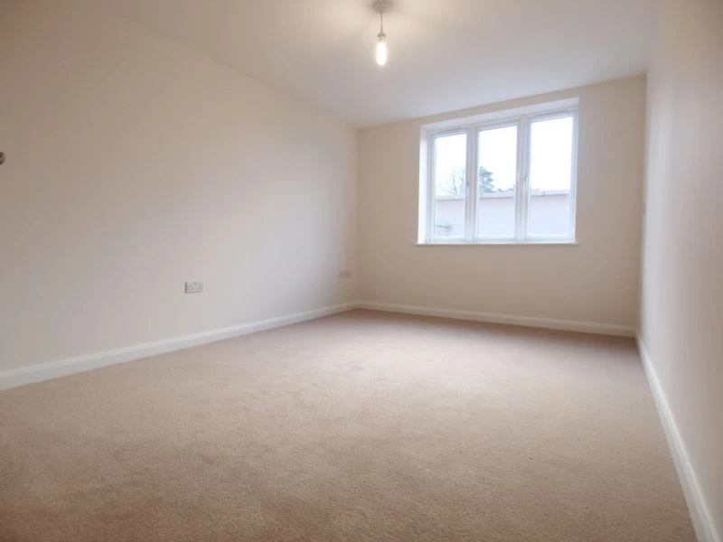 2 bedrooms flat, 28 Flat 5 Arcadia Avenue Finchley Central London