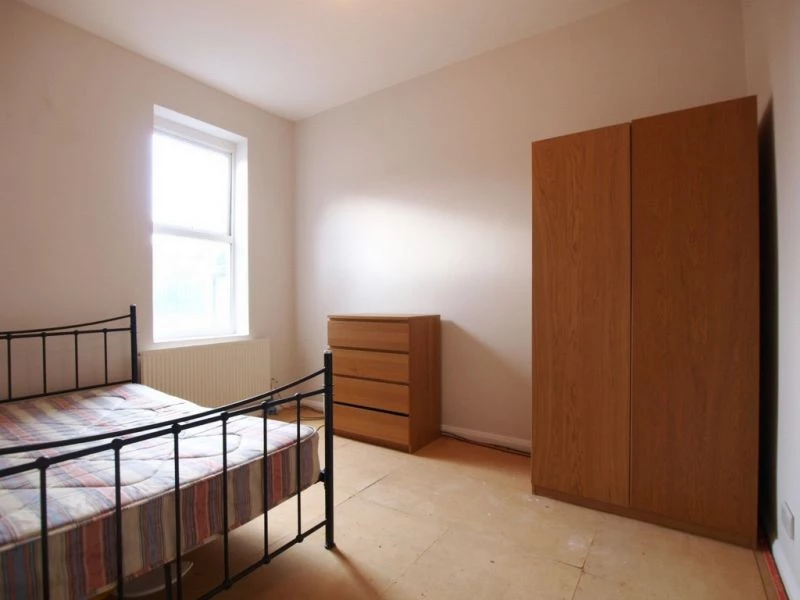 3 bedrooms maisonette, 91a Holloway Road Highbury London