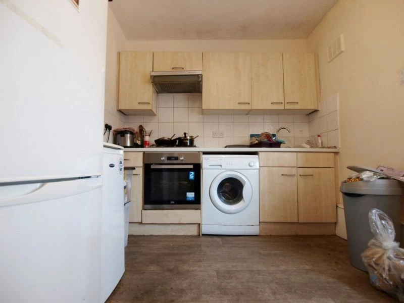 3 bedrooms flat, 65 Flat B Seven Sisters Road Finsbury Park London