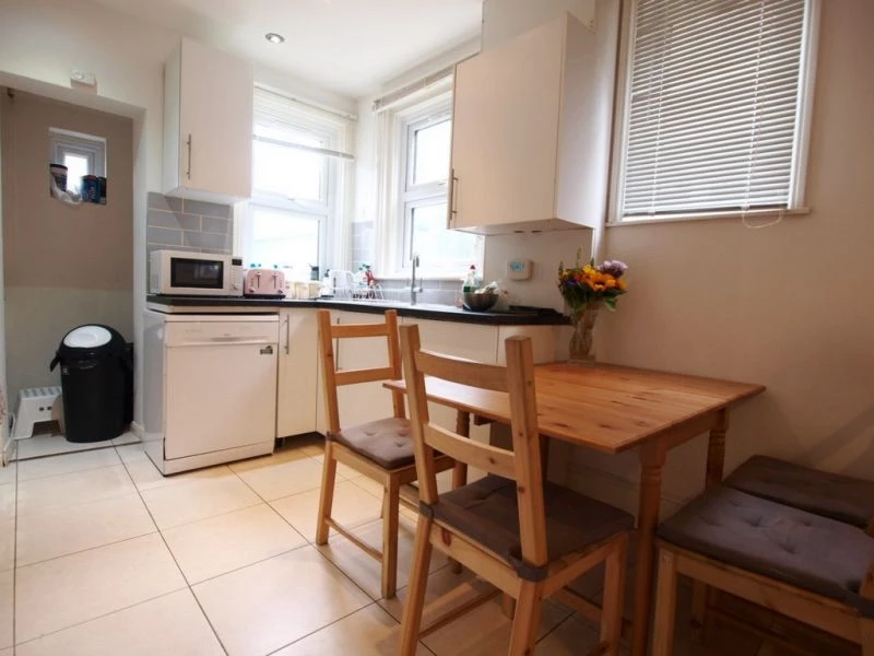 5 bedrooms house, 62 Springfield Road Seven Sisters London