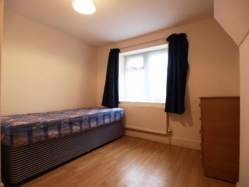 3 bedrooms flat, 180 Flat A Seven Sisters Road Finsbury Park London