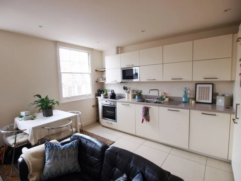 1 bedroom flat, 88 Flat 4 Amwell Street Islington London