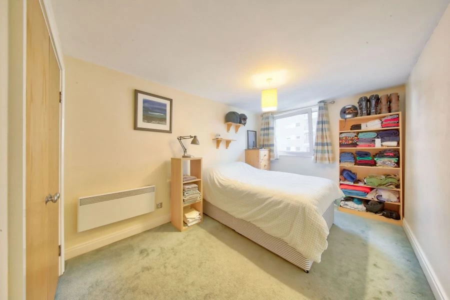 2 bedrooms flat, 174 Compass House London