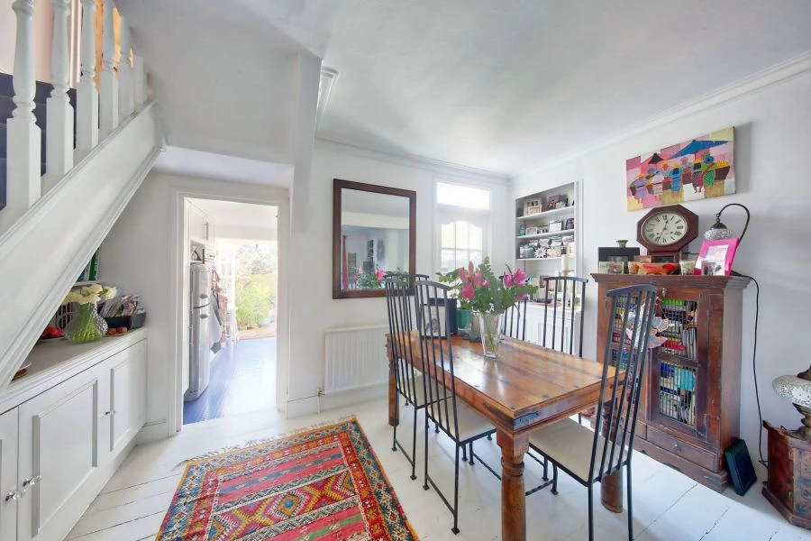 2 bedrooms house, 9 Dalby Road Wandsworth