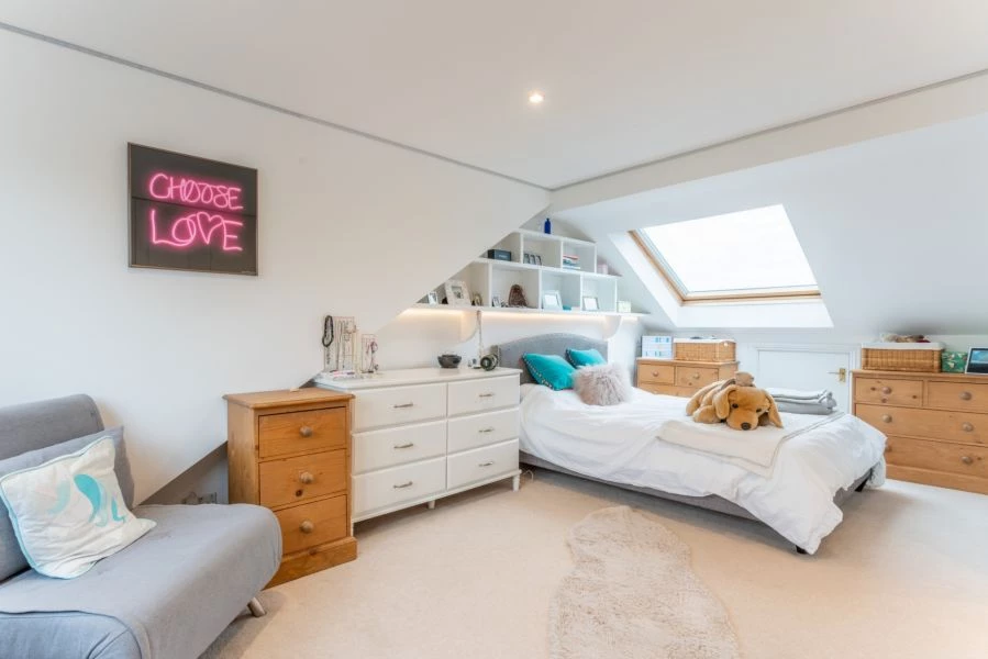 4 bedrooms semi detached, 24 Cedars Road Hampton Wick Kingston Upon Thames