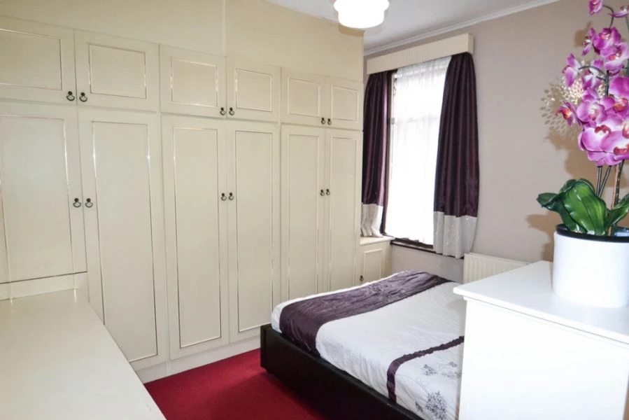 2 bedrooms flat, 9 Charlemont Road East Ham London