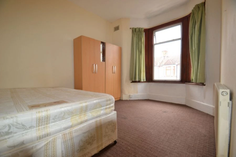 2 bedrooms flat, 125 Milton Avenue East Ham London