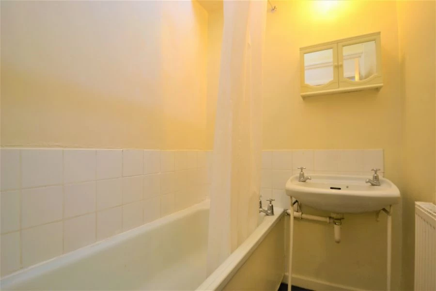 3 bedrooms house, 21 Pimpernel Way Romford London