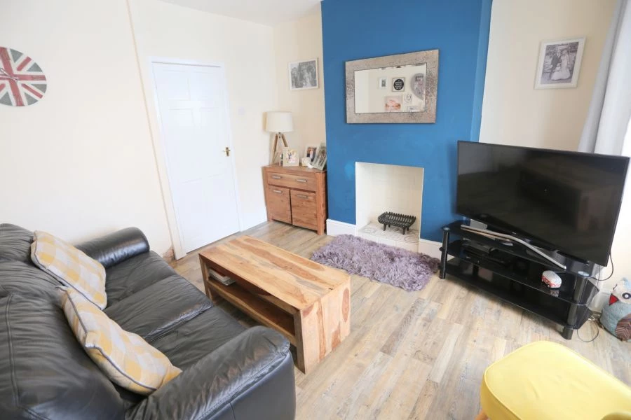 2 bedrooms semi detached, 19 Central Drive Blurton Stoke on Trent