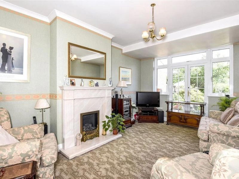 3 bedrooms house, 17 Hamilton Road Hayes Middlesex